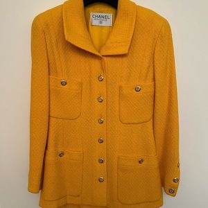 AUTHENTIC CHANEL Wool Tweed Yellow Suit Skirt
Set.